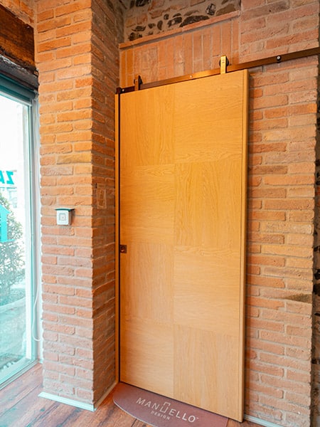 installazione-di-porte-scorrevoli-con-vetro-parma